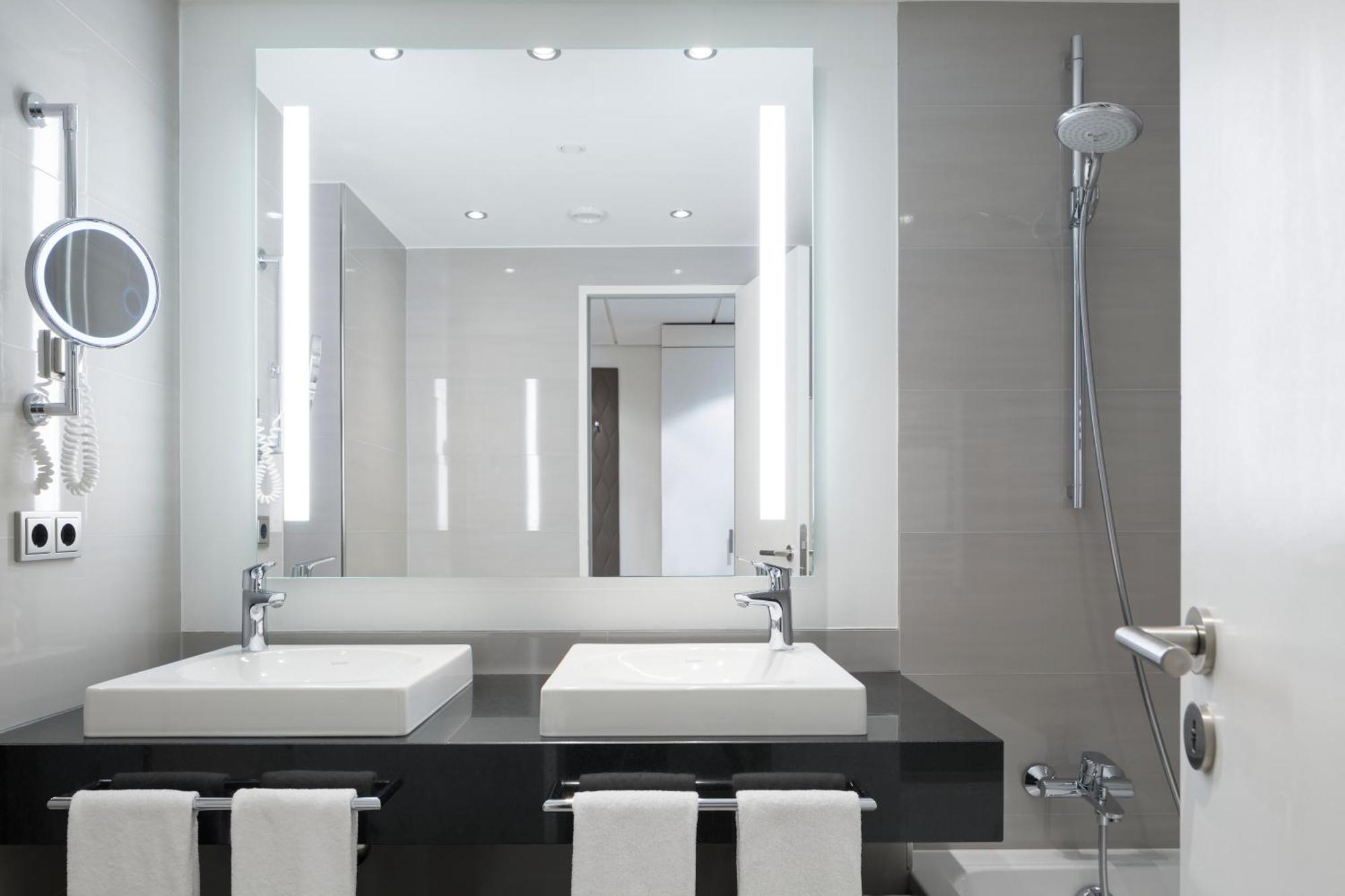 Pullman Berlin Schweizerhof Hotel Phòng bức ảnh Bathroom