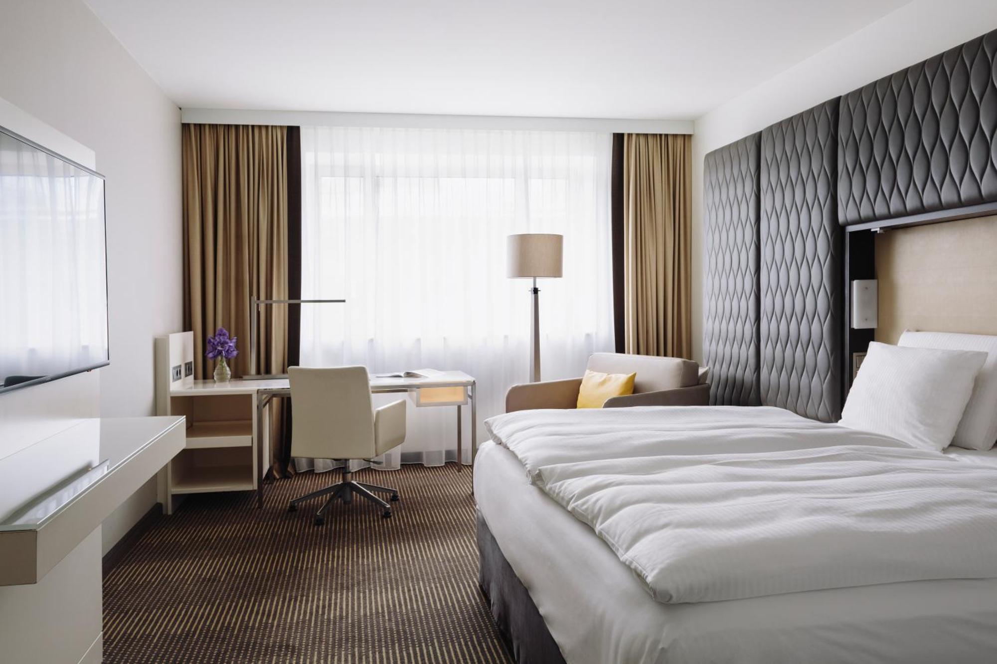Pullman Berlin Schweizerhof Hotel Phòng bức ảnh A room at the InterContinental Wien