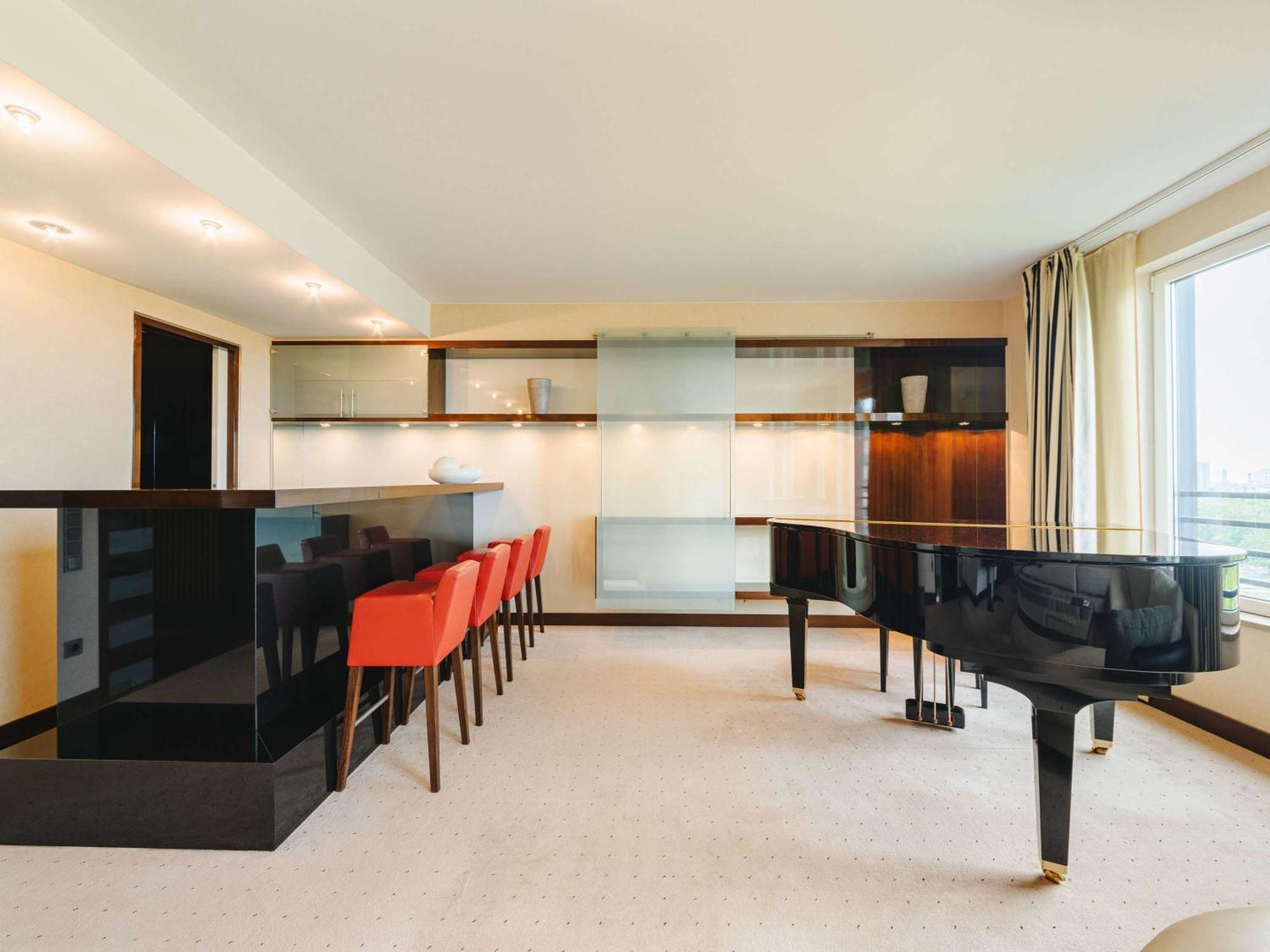 Pullman Berlin Schweizerhof Hotel Ngoại thất bức ảnh The piano room