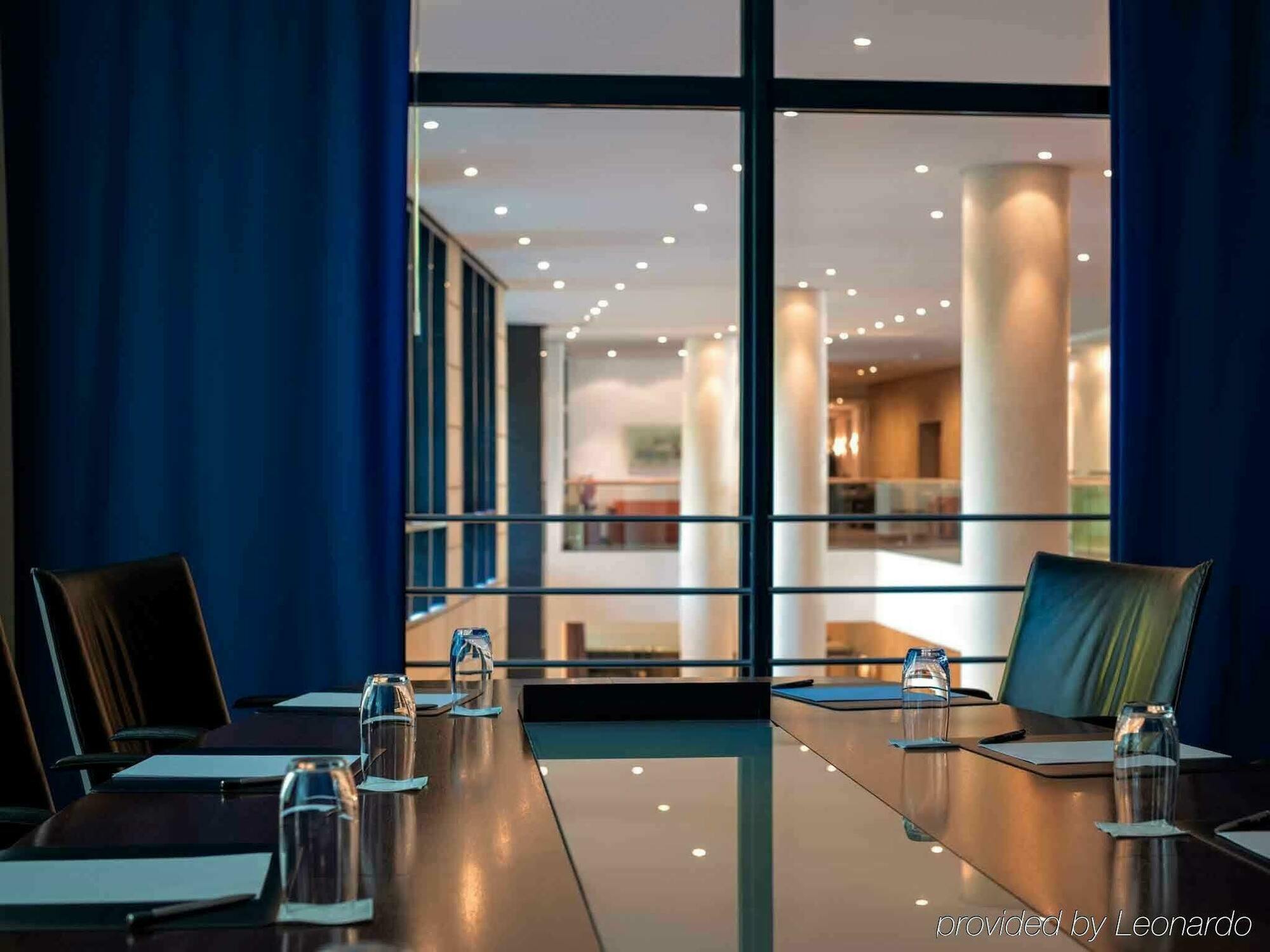 Pullman Berlin Schweizerhof Hotel Ngoại thất bức ảnh The interior of the European University Barcelona